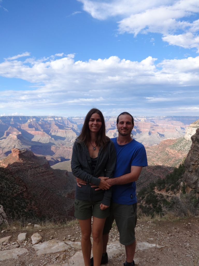 Photo de couple prise par une gentille passante dans la Bright Angel Trail au Grand Canyon